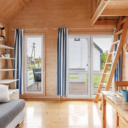 Деревянный коттедж Lebskie Chatki