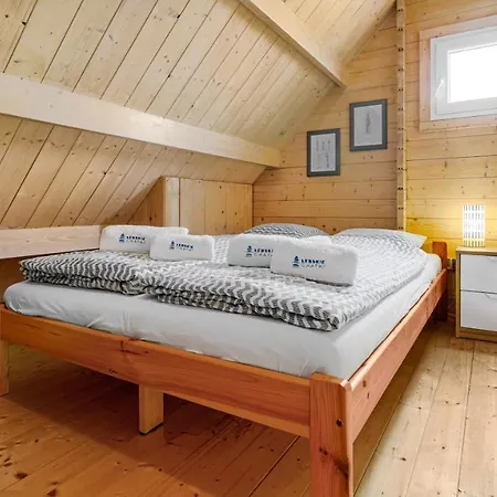 Lodge Lebskie Chatki *