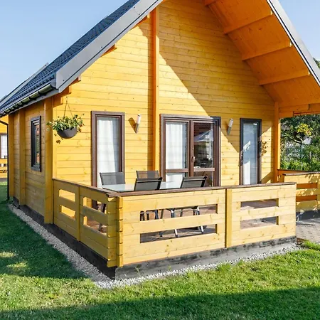 Деревянный коттедж Lebskie Chatki